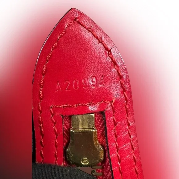 Authentic Louis Vuitton Leather Epi Saint
Jacques GM LargeSatchel EUCw/ dust bag - Picture 8 of 11